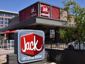 Jack In The Box Stock Tanks After Del Taco Fire Sale – What Investors Need To Know cover