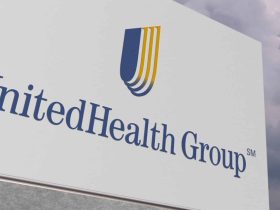 UnitedHealth Stock Falls as Medicare Surprise Sparks Broad Insurer Selloff cover